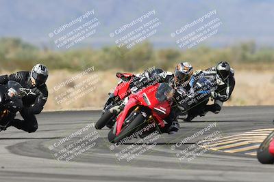 media/Nov-16-2025-Race Pace (Sun) [[8c5fa54630]]/Verified Riders/7-Turn 4 (1155am)/